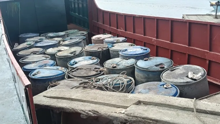 পটুয়াখালীতে অবৈধভাবে সরবরাহকালে ৬ হাজার লিটার জ্বালানি তেল উদ্ধার